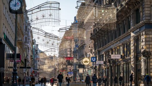 Η πρωτεύουσα της Αυστρίας στολίζει από νωρίς και είναι πανέμορφη