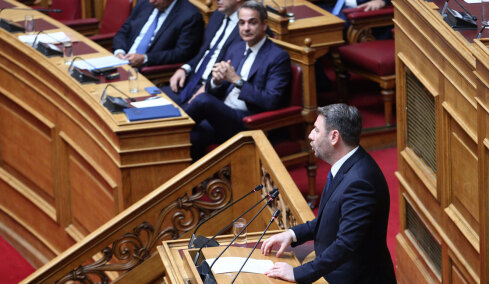 Ο Ανδρουλάκης πρότεινε αναβολή της συζήτησης στη Βουλή λόγω Μυλωνάκη -Tο εκτιμώ αλλά θα γίνει κανονικά, διεμήνυσε ο Μητσοτάκης