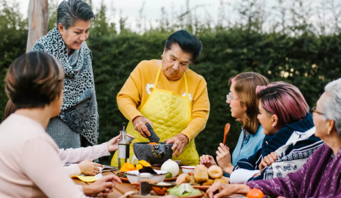 Μακροζωία: Τρώνε αυτά τα 3 τρόφιμα κάθε μέρα και ξεπερνούν τα 100 – Τι καταναλώνουν