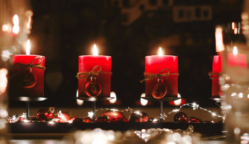 Οχτώ κεριά που θα κάνουν το σπίτι να μυρίζει Χριστούγεννα