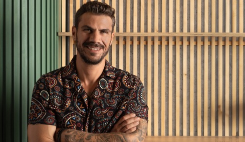 Ο Άκης Πετρετζίκης στο Marie Claire: Τι προτείνει για το γιορτινό μενού μας;