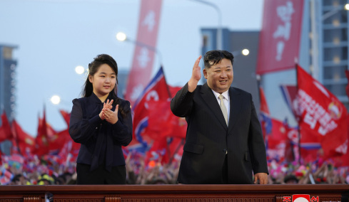 Ο Κιμ Γιονγκ Ουν ανακοίνωσε ότι η 13χρονη κόρη του θα είναι η διάδοχός του στην ηγεσία της Βόρειας Κορέας, ποια είναι η Κιμ Τζου Ε