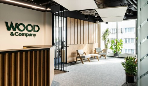 Wood & Company: Ανθεκτική η ελληνική οικονομία – Τι βάζει «φρένο» στα νοικοκυριά