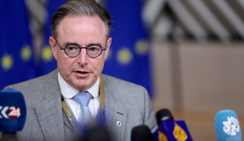 «Σκέτη βλακεία» αποκάλεσε ο Ντε Βέβερ την εγκατάλειψη του σχεδίου Γερμανίας, Γαλλίας και Ισπανίας για την κατασκευή κοινού μαχητικού 