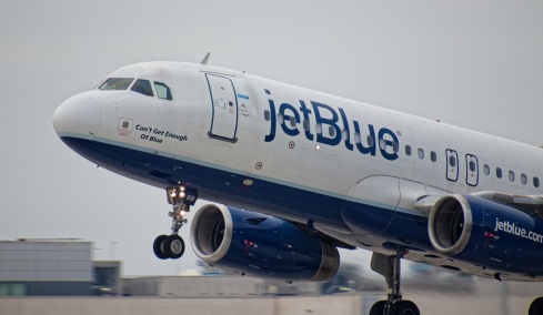 Παραλίγο σύγκρουση στρατιωτικού αεροσκάφους των ΗΠΑ με επιβατικό στην Καραϊβική