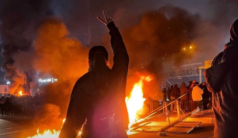 «Η μεγαλύτερη σφαγή στη σύγχρονη ιστορία του Ιράν»: Αναφορές για οργανωμένες δολοφονίες πολιτών με εντολή Χαμενεΐ