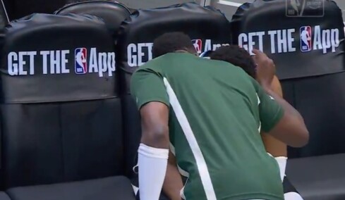 Αντετοκούνμπο: Η αγκαλιά του Θανάση στον Γιάννη μετά τον τραυματισμό του, δείτε βίντεο