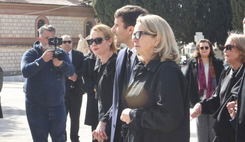 Τελευταίο αντίο στον Αναστάση Παπαληγούρα, στο Α' Νεκροταφείο η κηδεία, δείτε βίντεο και φωτογραφίες