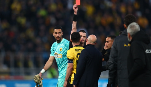 ΑΕΚ - Βόλος: Χωρίς τον Νίκολιτς στο δεύτερο ημίχρονο η Ένωση, αποβλήθηκε για διαμαρτυρία στην ανάπαυλα, βίντεο 