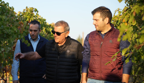 Estates Costa Lazaridi: Οι πρωτοπόροι οινοποιοί που επαναπροσδιορίζουν την καλλιέργεια του αμπελιού 