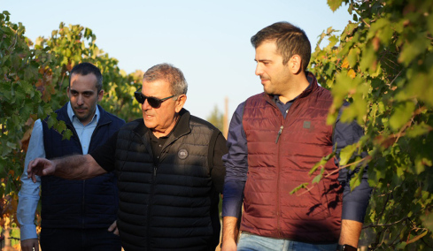 Estates Costa Lazaridi: Οι πρωτοπόροι οινοποιοί που επαναπροσδιορίζουν την καλλιέργεια του αμπελιού 