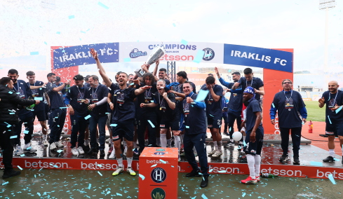 Συγκινητικές στιγμές στο Καυτατζόγλειο: Η φιέστα του Ηρακλή για την άνοδο στη Super League ύστερα από 9 χρόνια, βίντεο 