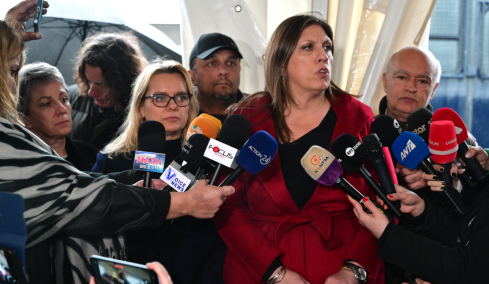 Αυτεπάγγελτη δικογραφία σε βάρος της Κωνσταντοπούλου γιατί βιντεοσκοπούσε αστυνομικούς στη δίκη για τα Τέμπη