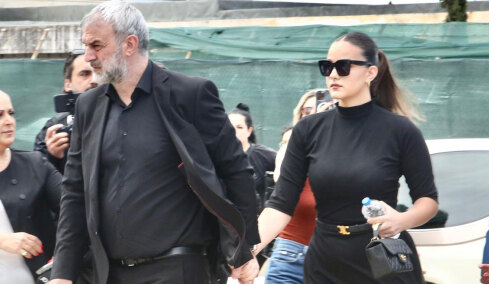 Ράγισε καρδιές ο επικήδειος της κόρης της Γωγώς Μαστροκώστα: «Αν υπάρχουν άγγελοι, ο δικός μου είσαι εσύ, και αν υπάρχει αγάπη, είσαι η μοναδική»