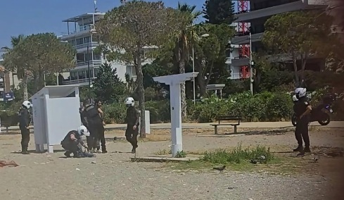 H Χρυσηίδα Δημουλίδου μάρτυρας σε επεισόδιο με άνδρα που έβγαλε μαχαίρι σε παραλία: Οι Ζητάδες ρώτησαν αν είμαι η συγγραφέας και αυτό μου άρεσε