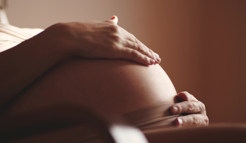 Πέθανε 34χρονη μητέρα στη Λιβαδειά λίγες ώρες μετά τον τοκετό, νέα τραγωδία έπειτα από τη γιατρό στη Λέσβο