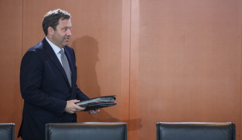 Γερμανός ΥΠΟΙΚ σε Τραμπ: Τερματίστε τον ανεύθυνο πόλεμο με το Ιράν