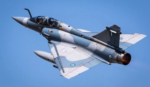 Le Parisien Matin: Η Αθήνα εξετάζει γαλλικό σχέδιο για την αποστολή Mirage στην Ουκρανία σε αντάλλαγμα την απόκτηση Rafale με προνομιακούς όρους