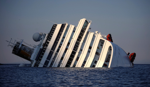Costa Concordia: Ο «ναυτικός χαιρετισμός» που κόστισε 33 ζωές και γιατί ο καπετάνιος άλλαξε πορεία λίγο πριν από το ναυάγιο