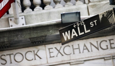 Ανέκαμψε η Wall Street με οδηγό τη γεωπολιτική και τις προσδοκίες για Fed