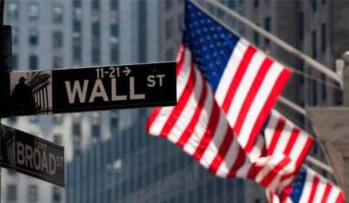 Ανοδικό κλείσιμο για τους δείκτες στη Wall Street: Πρωταγωνιστής ο Dow Jones, πιέσεις στην τεχνολογία