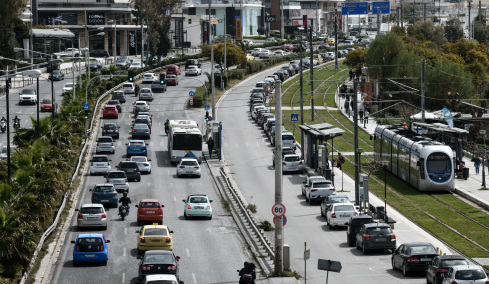 Καραμπόλα 4 οχημάτων στην Ποσειδώνος - Μποτιλιάρισμα σε Παραλιακή, Κηφισό και Αττική Οδό, δείτε βίντεο
