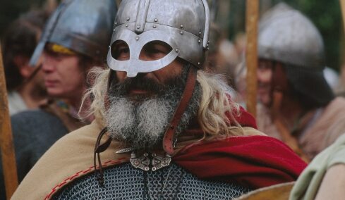 «Σε σκέφτομαι, σε αγαπώ»: Αρχαίες πέτρες αποκάλυψαν ερωτικά μηνύματα των Βίκινγκ 1.000 χρόνια πριν
