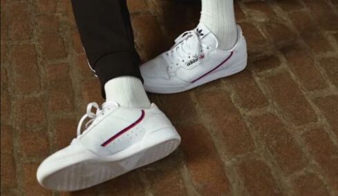 How to: Πώς να καθαρίσετε τα λευκά sneakers σε χρόνο ρεκόρ