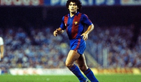 Η φανέλα του Μαραντόνα από τον επεισοδιακό τελικό στο Μπερναμπέου το 1984 πουλήθηκε σε τιμή ρεκόρ
