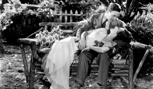 Οι ψεύτικοι έρωτες στα media: Διαφημίζοντας σχέσεις που κατά βάθος όλοι γνωρίζουν ότι δεν είναι αληθινές