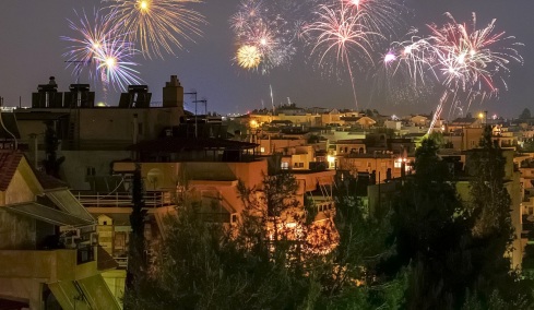 Ανάσταση στην Αττική: Οκτώ εκκλησίες και μοναστήρια για την πιο ατμοσφαιρική εμπειρία