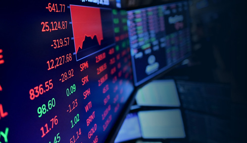 Wall Street: Μικρές διακυμάνσεις και ήπιες απώλειες μετά τις δηλώσεις Τραμπ για την Fed
