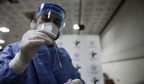 Έξι θάνατοι από Covid και 99 νέες εισαγωγές την τελευταία εβδομάδα, ένα σοβαρό κρούσμα γρίπης