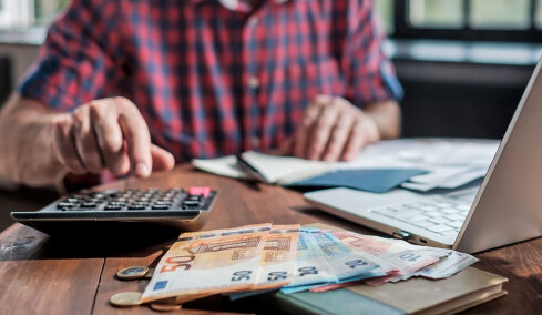 Πού και πώς θα εφαρμοστούν τα νέα μέτρα για τα καταναλωτικά δάνεια, τι προβλέπει κοινοτική οδηγία