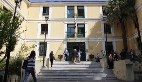 Νέα αναβολή στη δίκη του συζύγου της παρουσιάστριας: Θα καταθέσει η ίδια, «δεν υπήρξε σωματική βλάβη» λέει ο δικηγόρος της, μιλούν για «λεκτικό επεισόδιο»
