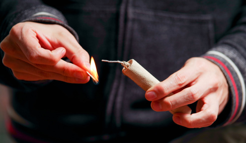 Σοβαρός τραυματισμός 17χρονου από έκρηξη κροτίδας στην Πτολεμαΐδα, κίνδυνος ακρωτηριασμού δαχτύλων 