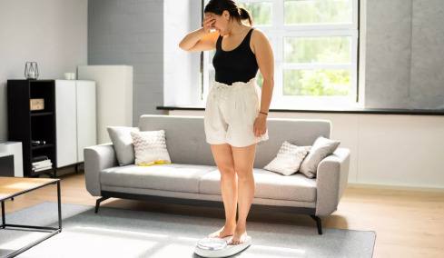 Αυτή είναι η καλύτερη ώρα να ανεβείτε στη ζυγαριά – Τέσσερα tips για ακριβείς μετρήσεις