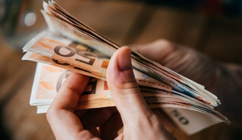 Δώρο Χριστουγέννων: Μέχρι αύριο η καταβολή του, συντάξεις και επιδόματα έως τις 22 Δεκεμβρίου
