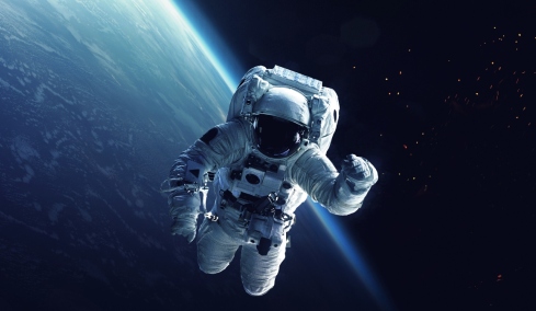 «Ο άνθρωπος που έπεσε από το διάστημα»: Τα ανατριχιαστικά τελευταία λόγια του κοσμοναύτη πριν χαθεί στο κενό