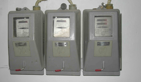 Ο ΔΕΔΔΗΕ επανεξετάζει όλες τις υποθέσεις ρευματοκλοπής του 2025 και «παγώνει» διακοπές ρεύματος σε χαμηλές παροχές