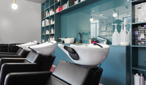 «Όργιο» φοροδιαφυγής σε μπαρ, εστιατόρια και κομμωτήρια - Ελεύθεροι επαγγελματίες δηλώνουν εισόδημα κάτω από τον βασικό μισθό