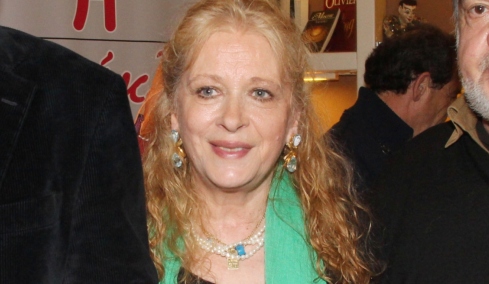 «Έχει κινητικά προβλήματα, θέλει να γυρίσουμε στη Ραφήνα γιατί είμαστε πολύ μόνοι στη Σύρο», είπε ο γιος της Νόρας Βαλσάμη