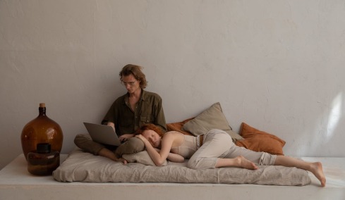 Πώς να μην επενδύετε πολλά συναισθηματικά από την αρχή μιας σχέσης