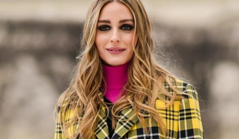 TikTok: Με αυτό το τρικ θα κάνετε τέλειες μπούκλες χρησιμοποιώντας scrunchies