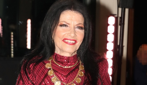 Ζωζώ Σαπουντζάκη: Οι γιατροί έκαναν το καλύτερο, κάνει μία θεραπεία σχετικά με τα πνευμόνια της, δήλωσε στενή της φίλη για τη νοσηλεία της
