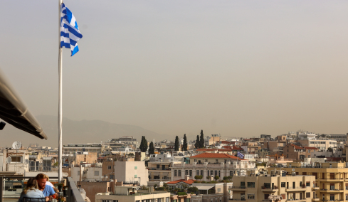 Αφρικανική σκόνη και λασποβροχές στην Αττική - Έντονα φαινόμενα σε Κρήτη και νότια Ελλάδα, μέχρι πότε θα διαρκέσουν