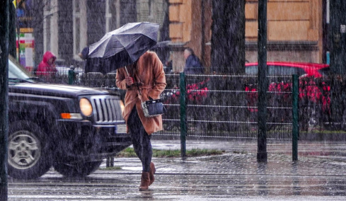 Καμπανάκι Καντερέ για κακοκαιρία την Πρωταπριλιά: Βροχές, καταιγίδες και κίνδυνος πλημμυρών σε όλη τη χώρα