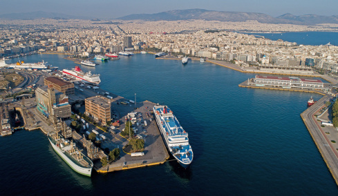 Πειραιάς: Αυτοκίνητο έπεσε στο λιμάνι, καλά στην υγεία του ο 42χρονος οδηγός