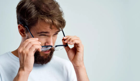 65χρονος με πλήρη τύφλωση ανέκτησε μέρος της όρασής του μετά από τοποθέτηση εμφυτεύματος