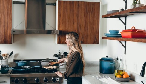 Γυναίκα σταμάτησε να μαγειρεύει για τον άντρα της όταν εκείνος αρνήθηκε να πλύνει τα πιάτα